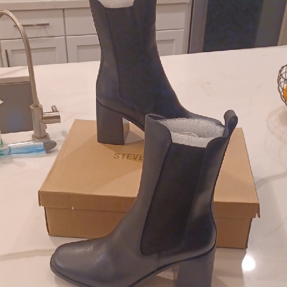 Steve Madden Womens Argent Black Chelsea Boots Shoes 10 Medium $160 NWB - Picture 1 of 7